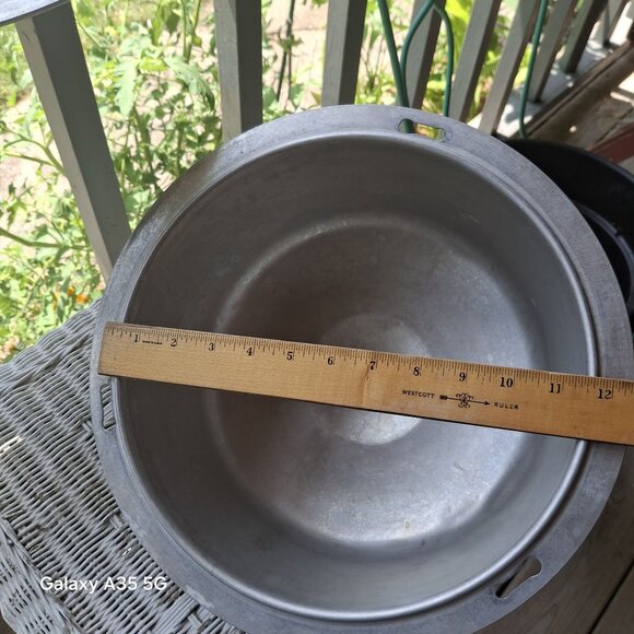 Vintage Large Regal Aluminum Cake Carrier With Clip-On Lid & Handle Grandma - Picture 8 of 11